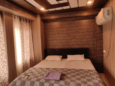 Goroomgo Koyal Mandi Hotels near Chamunda Mata temple