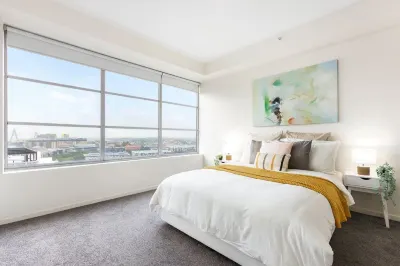 A Comfy & Spacious 2BR Apt Harbour View