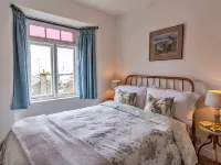 Cosy Mousehole Cottage with Sea Views Hotels near Mousehole