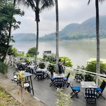 Villa Thida Mekong Riverside Отели рядом с достопримечательностью «Ват Сенсоухарам»