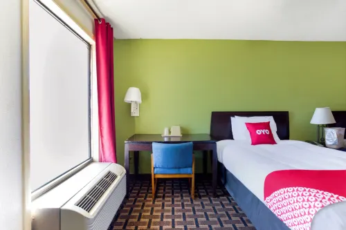 OYO Hotel Pensacola I-10 & Hwy 29 - parking
