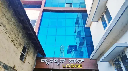 Paradise Lodge Отели рядом с достопримечательностью «MEIL PKG-3 CAMP»