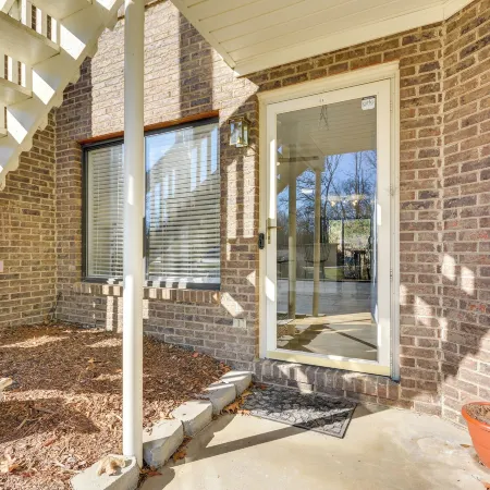 15 Mi to Greensboro: Archdale Condo w/ Fireplace