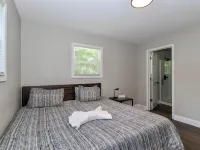 Lake Tillery Area, 4-bedroom house in charming Norwood with WiFi, Deck and AC Hotels in Stanly County