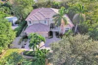 Luxurious Beach Home/Walk To Fun Beach/Gamer Room/Mins. to Downtown DelRay/WiFi