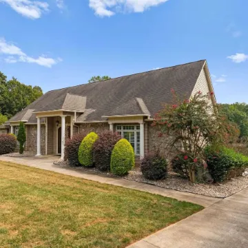 Whitetail Cove by AvantStay Lakefront w Pool Private Dock Sleeps 20