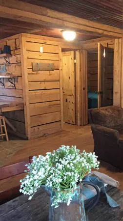 Cici's one bedroom cabin at Bluegill Lake Cabins