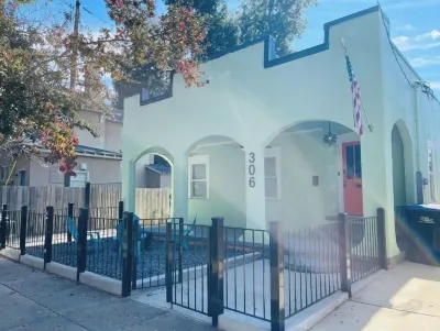 Adorable Augusta Home in the downtown area Hotel in zona Meadow Garden