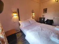 Maria Paulo Guest House Bar and Restaurant Hotels in Cola