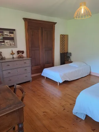 LE RELAIS - LA FERME RÉDON Отели в г. Люгрен