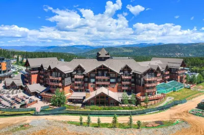 One Ski Hill- Ski in & Out Luxury Condo - Sauna, Pool, Gym, Bowling, Theater