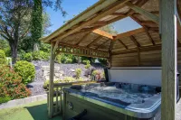 Cilrhiw Country House - Princes Gate - Hot Tub