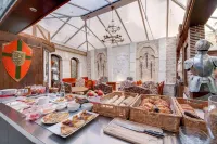 บริต โฮเทล เลส คอมท์ ดี ชำเปญ ซ็องทรัล อีสตอริค