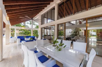 Casa De Campo - Stunning Mansion Walking Distance to the Beach فنادق في 
