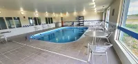AmericInn by Wyndham Minot - プール