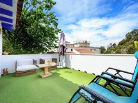 Blue Castle GuestHouse Hotels near Malaga Centro