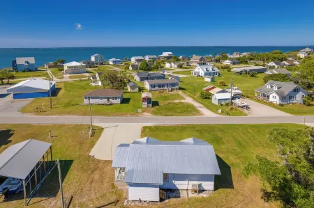 Charming Vacation Rental on Harker's Island
