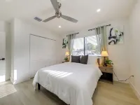 Private Yard! Getaway 3 Mi to Hard Rock Stadium Hotels in Miramar