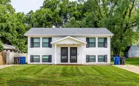 Little Italy in Dsm: 2 Bed 1 Bath Upgraded Townhome w/King Bed & Reading Nook - บังกะโล