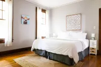 Spacious Kitchen and Cozy Retreat - Charming Family Haven Hotel in zona The Scott and Zelda Fitzgerald Museum