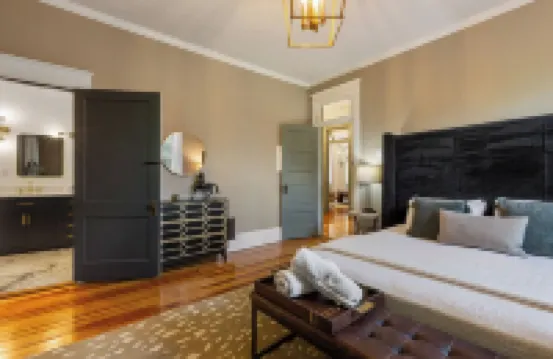 Bourbon Trail Retreat . Sleeps 10 + Hot Tub. In the Heart of the Bourbon Trail