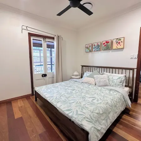 House of Fairy Wren - Fully renovated charming Queenslander! 10 Mins to BNE CBD! Отели в г. Аннерли