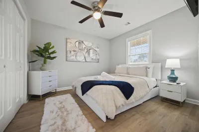 3Br House with Patio + Sunroom + Grill Hotels near Mall of Georgia
