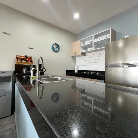 Luxe Modern- Area-Near Beach-Pool-BBQ-King Bed