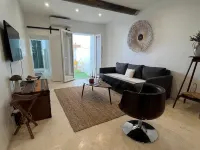 Maison de village Standing avec Patio idéale pour les familles Hotels in Sigean