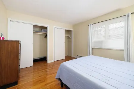 Comfy and Equipped for a Small Family - Webster Hill Suite1E Отели рядом с достопримечательностью «Central Connecticut State University»