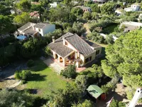 Villa Elisabetta surrounded by greenery just a few minutes from the beach