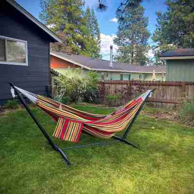 Bend Ski Retreat ~ Hot Tub, Movie Room & Winter Fun Near Mt. Bachelor Hotel Exterior