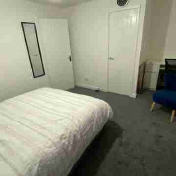 2 Bedroom home near Uni and walking dis to Stadium Rooms