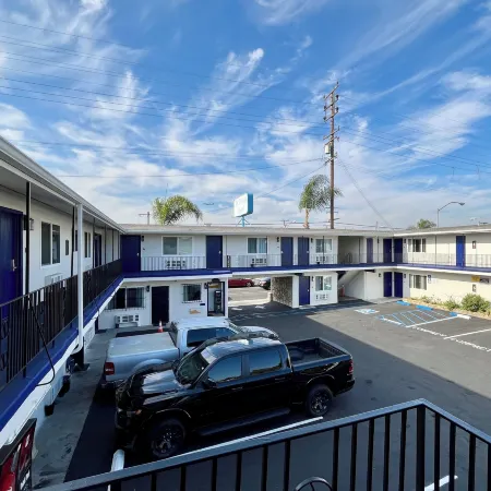 Del Aire Inn