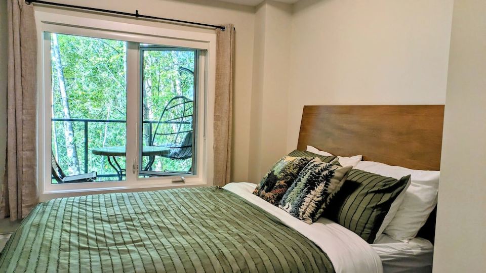 Downtown Golden Condo surrounded by 5 national parks - Liv's Mountain Nest
