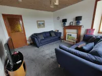 Recently Renovated Spacious 3-bedroom House in Extensive Gardens