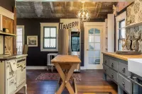 Rustic Catskill cottage, 10 min to Hudson, 30 minutes to popular ski area skiing