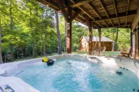 Creekside Cabin Retreat - Hot Tub, Fire Pit, Near Lost River WV