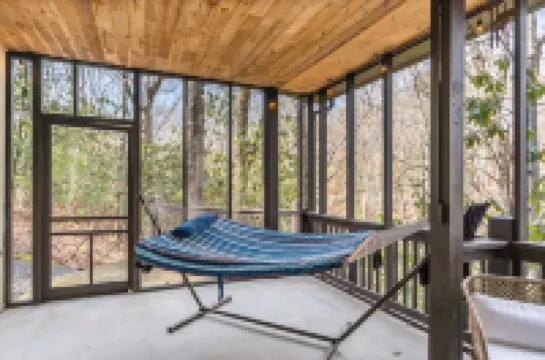 Spacious Mountain Cabin for 8