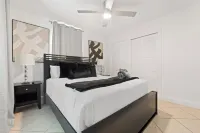 Luxury Sanctuary! Modern 2Br Only 6 Min to Beach Các khách sạn ở Bãi biển Pompano