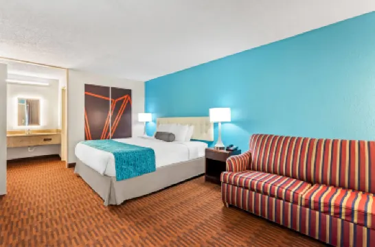 Howard Johnson by Wyndham Albany Hotel a 