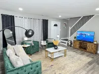 Charming Full Modern Home+Free Parking+Fast Wi-Fi & Centrally located Hotels in Rich Township