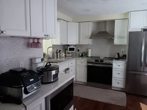 Charming townhome in welcoming Bowie with WiFi, AC Hotels in Bowie