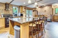 Peaceful Pittsburg Home: 4 Mi to Lake Francis! - 3-Star