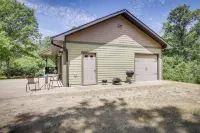Secluded Wautoma Home w/ Fire Pit! - parking