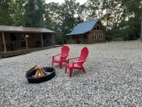 Hana Cabin at Windrock Ridge: Sleeps 5, Pet Friendly, Trail Access