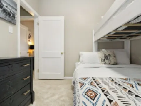 Nicely Located 2-bedroom duplex apartment newly updated in Herington. Hotels in Dickinson County