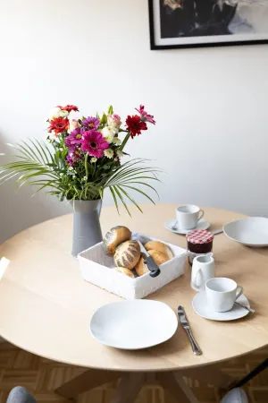 Ko-Living | Rooftop | center | kitchen | 5 min to Rhine | up to 4 guests