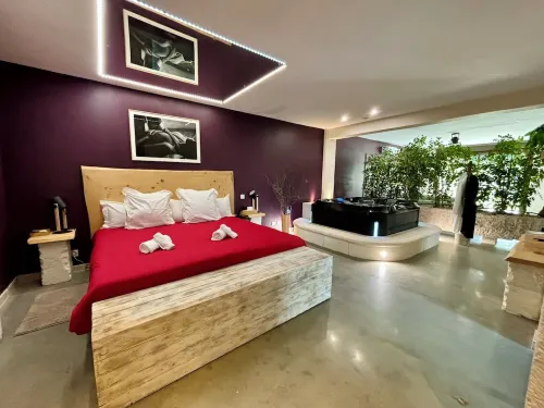 Gîte de Charme La Parenthèse in the countryside 2 minutes from the town center