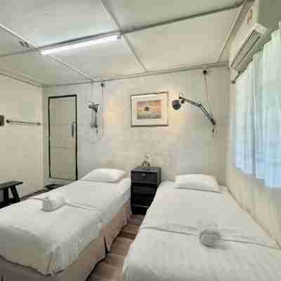 Charming 4-bedroom lodge with AC and WiFi in fabulous Ipoh Rooms